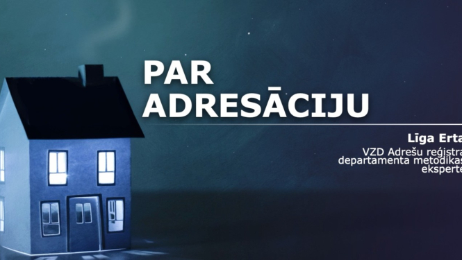 Attēls ar stilizētu apgaismotu māju tumšā fonā. Kreisajā pusē redzama mājas ilustrācija, bet labajā pusē – virsraksts “Par adresāciju” un prezentācijas informācija par VZD Adrešu reģistra metodiku.