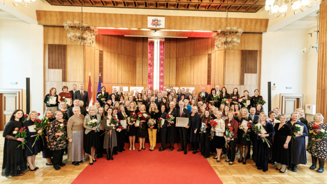 Valsts zemes dienesta pieci darbinieki apbalvoti ar Tieslietu ministrijas apbalvojumiem