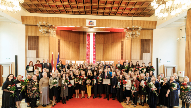 Valsts zemes dienesta pieci darbinieki apbalvoti ar Tieslietu ministrijas apbalvojumiem