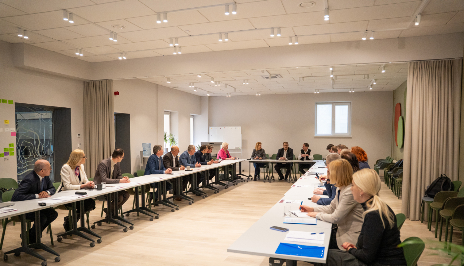 Saeimas Valsts pārvaldes un pašvaldības komisijas izbraukuma sēde Valsts zemes dienestā